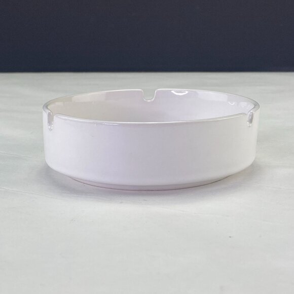 Vintage Canada Souvenir Maple Leaf Red White Ashtray 5 inch - Picture 4 of 8